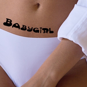 BABYGIRL tatouage temporaire chaud en noir. Montrez au monde que vous êtes une petite fille, ou peut-être pas...