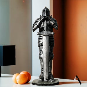 Roman Knight Statue – Classical Warrior Figurine, Roman Soldier Sculpture, Ancient History Decor, Detailed Medieval Knight,Home Office decor