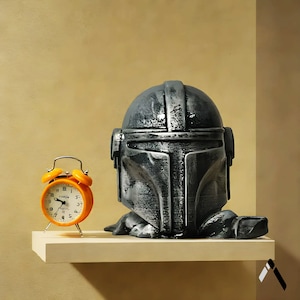 Mandalorian Head Statue -Star Wars Inspired Decor, Resin Mandalorian Helmet, Sci-Fi Desk Decoration, Geek Gifts, Unique Collectible for Fans