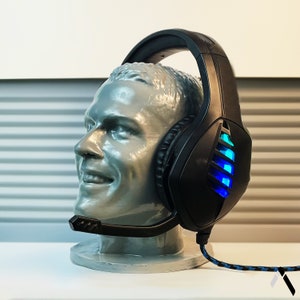 Cristiano Ronaldo Headphone Stand: Soccer Star Desk Decor