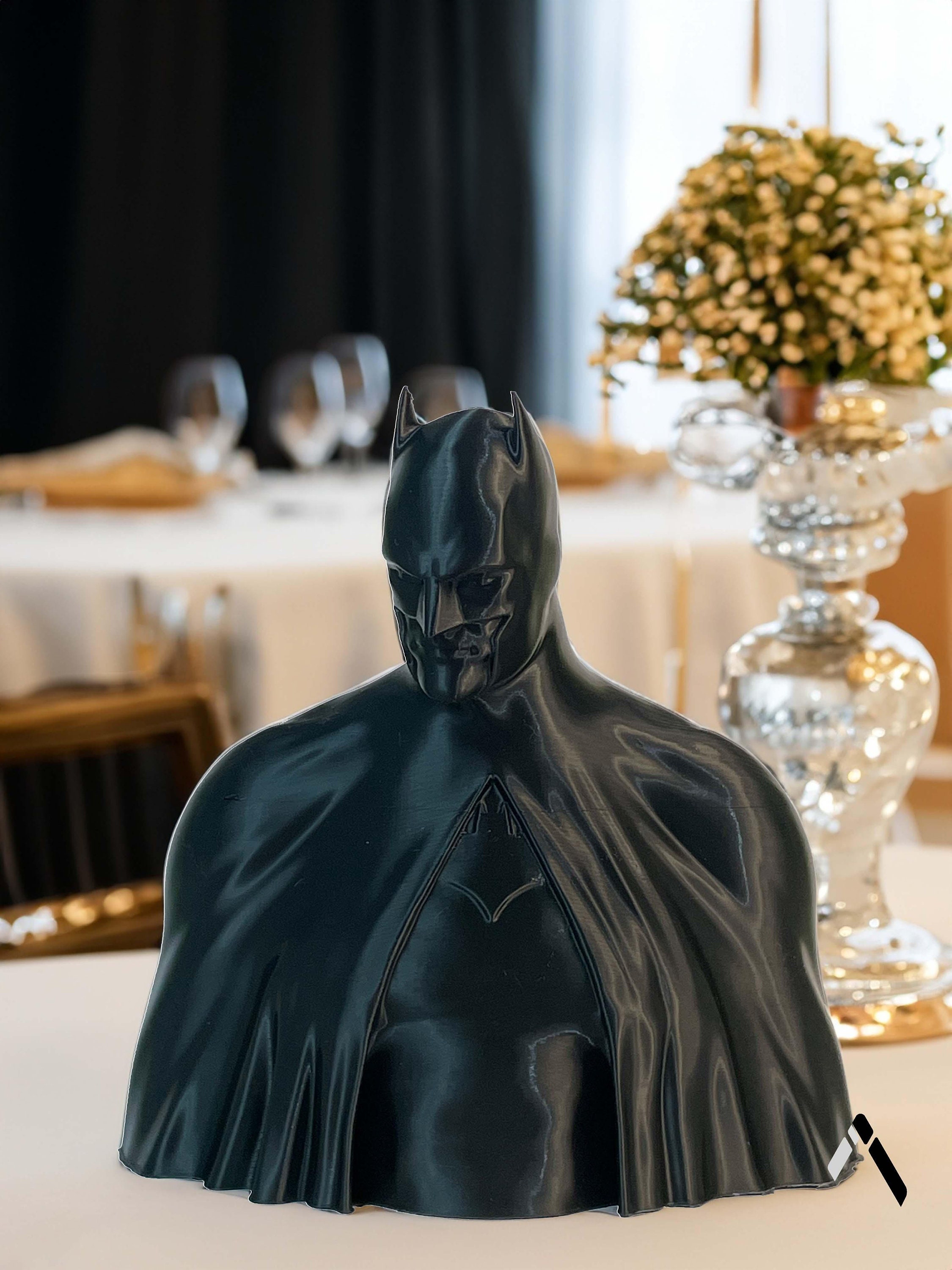 人気デザイナー Classic Collectible DC Sculpture, Bust Batman 1995 Suit Bat アメコミ