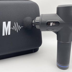 Pistola de masaje Mvolo Pro: masaje muscular profundo para recuperación y relajación, 30 velocidades, 6 cabezales, portátil