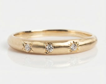10k gouden ring met zon, maan en ster en diamanten: handgegraveerde hemelse ring, minimalistische sieraden