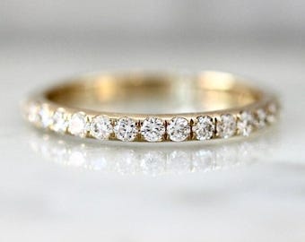 Anillo de media eternidad con pavé de diamantes en oro de 14 quilates: anillo de bodas apilable/regalo para ella, joyería minimalista, joyería de plata/vermeil/chapada