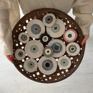 Ojo malvado de cerámica hecho a mano para colgar en la pared: decoración Nazar con brillo dorado de 14 quilates/regalo para un nuevo hogar