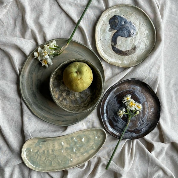 set di piatti neutri in ceramica da portata, stoviglie in ceramica, utensili in ceramica wabi sabi, piatti rustici in gres, set di stoviglie minimal, regalo per lei