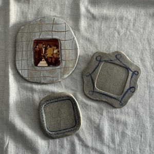 Marco de fotos magnético de cerámica / Imán de nevera hecho a mano / Mini portafotos para recuerdos