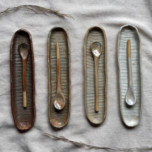 ceramic stripped olive boat and spoon set, handmade rustic olive display, party table dinnerware , oval serving tray, pottery cracker dish