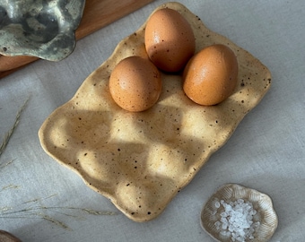 Portauova in gres fatto a mano: vassoio portauova in ceramica rustica da fattoria – Decorazione pasquale
