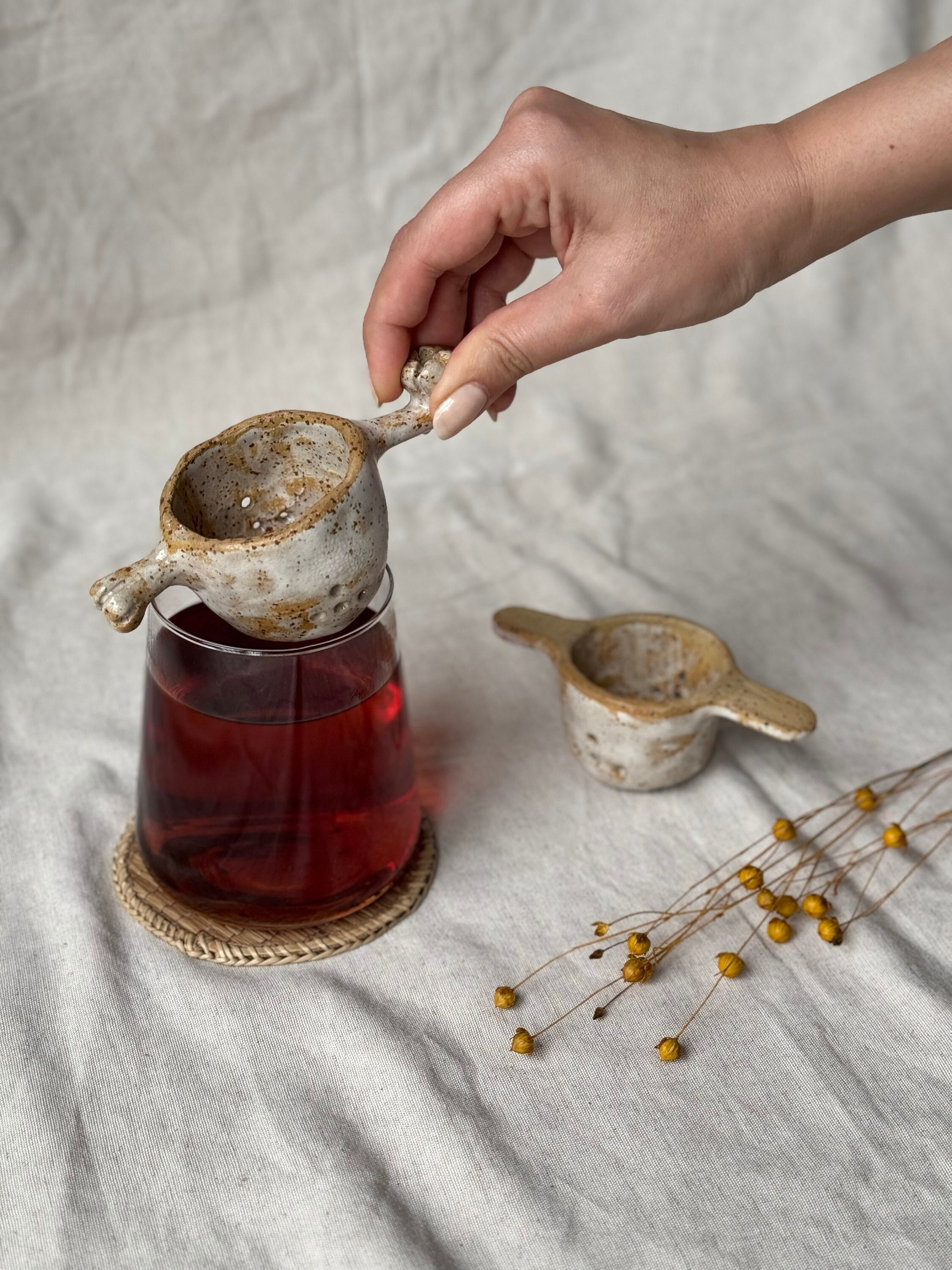 infuseur à thé en céramique fait main infuseur tisane poterie rustique passoire cadeau pour amateur de verrerie esthétique céramique