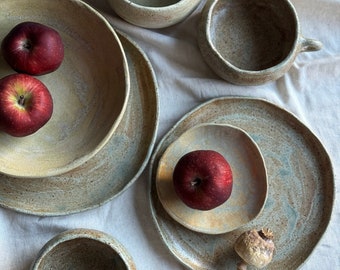 Juego de cena rústica de olivo de cerámica vajilla hecha a mano juego completo platos de gres mínimos cuencos set plato estético platos wabisabi regalo para ella