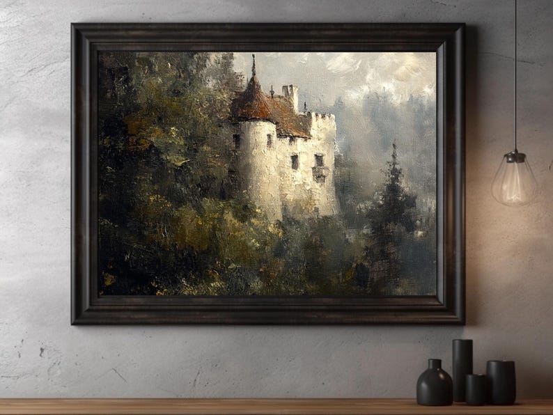 Op de afbeelding: Een schilderij van een wit kasteel met een rood dak, omringd door bomen en een mistige achtergrond. Het kasteel is gelegen tegen een achtergrond van weelderig groen en een mistige lucht.