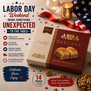 Puede incluir: Una caja rectangular de baklava de nuez con un dise&ntilde;o en crema y rojo oscuro con texto dorado que dice BAKLAVA WITH WALNUTS y SINCE 1871. La caja muestra dos piezas de hojaldre y la indicaci&oacute;n 14 PIECES 0.5 kg. Incluye detalles florales.
