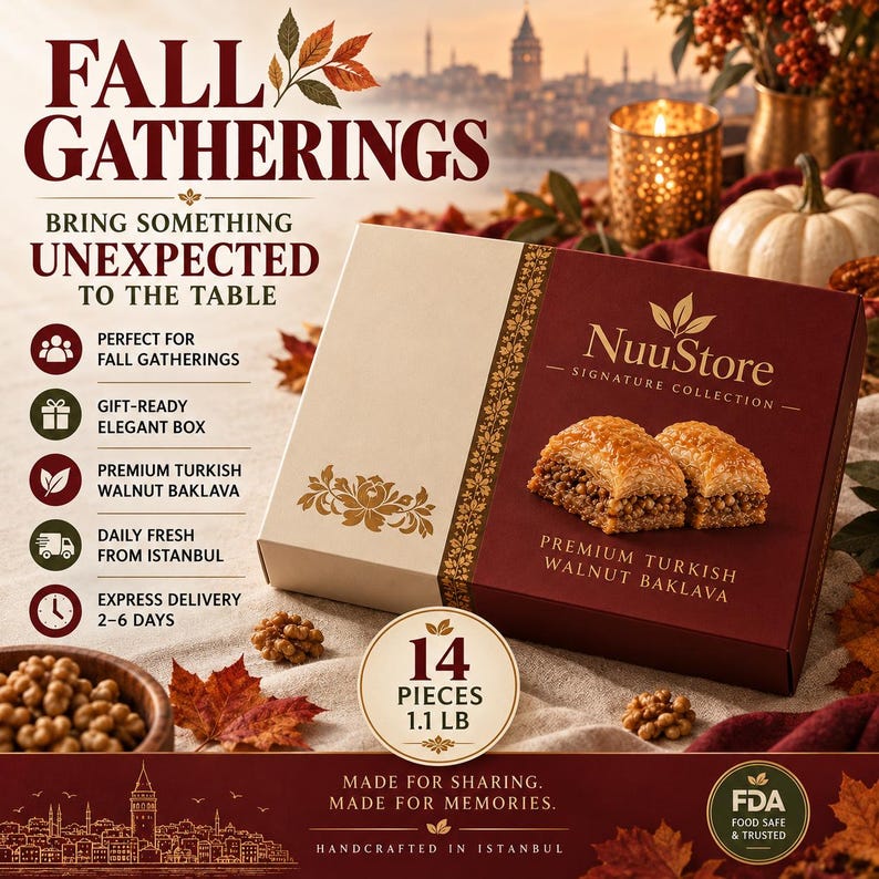 Puede incluir: Una caja rectangular de baklava de nuez turco premium de la colecci&oacute;n NuuStore Signature. La caja es de color crema y rojo oscuro con detalles florales dorados, mostrando dos piezas de baklava. Una etiqueta circular indica 14 piezas y 500 g.