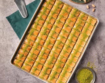 Assorted Baklava Collection – Pistachio & Nut Phyllo Dessert Gift Box