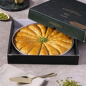 Täglich frisch aus Istanbul, personalisierte, handgemachte Pistazien-Karotten-Scheibe Baklava: Frisch aus Istanbul, authentisches türkisches Dessert