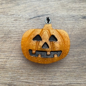 Small pumpkin Freshie