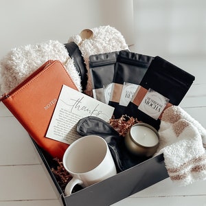 Sending Huds Hygge Gift Box with Blanket | Gifted Tea Sample Pack | Comfort Care Package | Self Care Package | Tea Honey Meditation