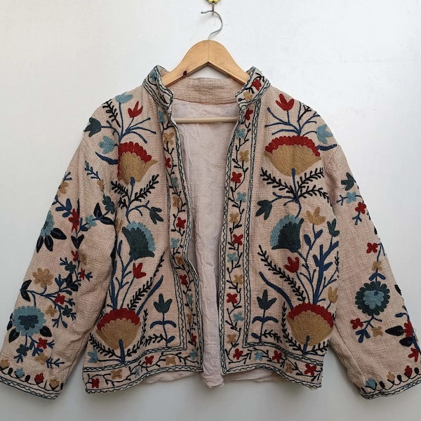 Chaqueta de algodón bordada a mano Suzani / Chaquetas de mujer / Chaqueta de invierno / Chaqueta hecha a mano / Chaqueta de algodón / Regalo de Navidad / Kantha