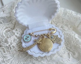 Muslim Baby Pin – Zulfiqar Sword, Hamsa Hand & Ayatul Kursi Charm, Custom Name Initial, Evil Eye Protection, Islamic Newborn Gift