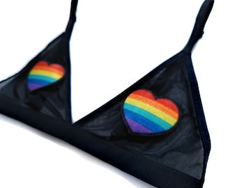 Handmade Triangle Mesh Bralette mit Regenbogenherz