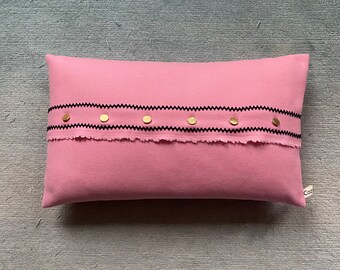 Cushion cover in pink wool with navy blue croquet