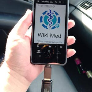 Caja fuerte médica de emergencia RetroTech de 8 GB - Kit de supervivencia Bug Out, manuales de primeros auxilios de emergencia WikiMed, base de conocimientos para preparacionistas ante desastres.