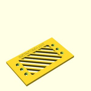 Puede incluir: Una placa rectangular amarilla que presenta una sección central con listones diagonales y tres orificios circulares en cada uno de los dos lados cortos. El texto RETROTECH UHT está grabado en la superficie superior en una fuente sans-serif.