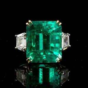 Tanishq emerald shop