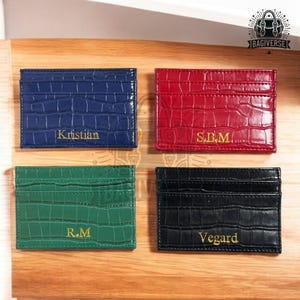 Personalisierter Krokoleder-Kartenhalter - Schlanke minimalistische Brieftasche für Männer Frauen - Individuell gravierte Initialen - RFID-blockierend - Geschenk für Sie und Ihn