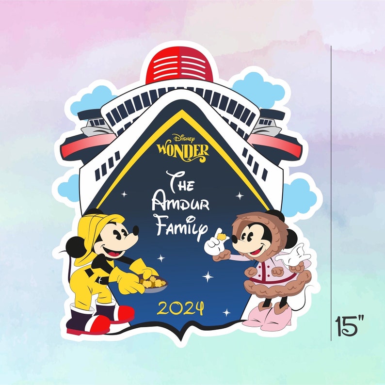 K&ouml;nnte beinhalten: Ein blaues und gelbes Disney Wonder Kreuzfahrtschiff mit dem Text "Disney Wonder" und "The Amdur Family" darauf. Mickey Mouse und Minnie Mouse stehen vor dem Schiff. Mickey tr&auml;gt ein gelbes und rotes Outfit und Minnie tr&auml;gt ein rosa und wei&szlig;es Outfit. Das Jahr 2024 ist unten auf dem Bild gedruckt. Das Bild ist 38 cm hoch.