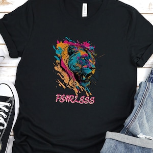 Lioness tshirt gift for strong women. Queen of the jungle T-shirt woman&#39;s female lion tee