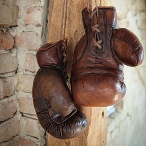 Vintage Style Unique and Elegant Heavy Leather Boxing Gloves, MMA kickboxing, Fighter Gloves, Workout Gloves,Training Gloves,Gift for Boxers
