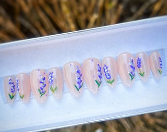 Presse lavande, ongles d'été peints à la main, colle kawaii sur les ongles, faux ongles fleurs, bâton violet sur les ongles