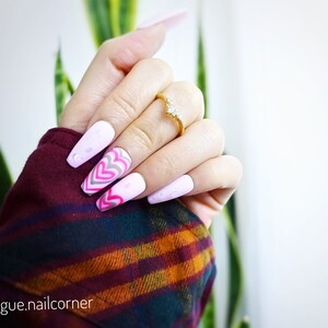 Valentine Twinkle Pink Press on Nails|kurze Mandel|Falsche oder falsche Nägel|Handarbeit|Klebe auf Nägel|Stick auf Nägel|Sarg Luxus Nägel