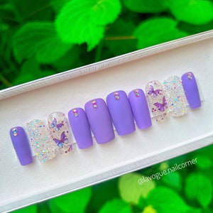 Kawaii lila Press on Nails für kurze Quadrate| Schmetterling Kleber auf Nägel oder künstliche Nägel, Luxus Nägel bereit zu versenden, Set 10 oder 20