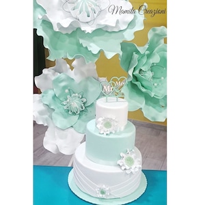 Composizione fiori giganti e torta scenografica,dummy cake