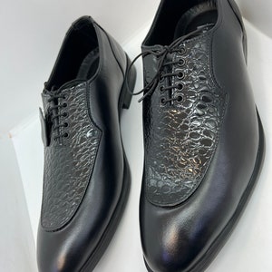 Handmade men&#39;s black leather lace-up oxford shoes with crocodile pattern wedding, office wear, formal, dress shoes.