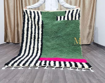 Alfombra bereber de lana única hecha a mano: colorido diseño marroquí.