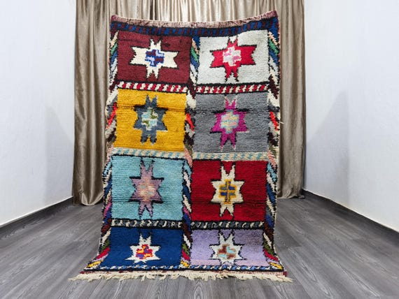 Boujaad Rugs For Living Room - Vintage Boujaad rug , Authentic Moroccan rug 3.7x5.8 ft ( 177 x 113 cm) .