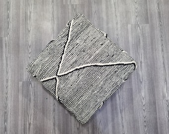 Handgefertigter marokkanischer Zanafi Kilim Pouf, Bodenkissen aus Berberwolle