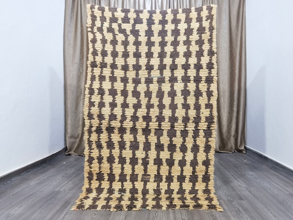 Moroccan vintage Berber rug 3.7x6.2 ft (190 x 112 cm) .