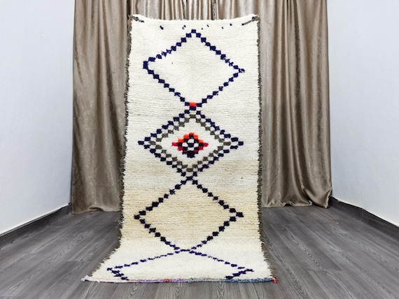 Moroccan Runner Rug 3.1x6.7 FT / 96x206 Cim , Moroccan White Rug , Moroccan Berber Carpet , Living Room Decor , Moroccan Area Rug White .