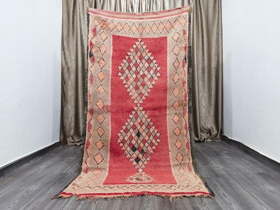 Gorgeous Moroccan Runner Rug, Vintage Handmade Runner Rug, Authentic Moroccan Rug, Traditional Rug, Antique rug 70's , 4x7.4 Ft 120x226 cm