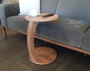 Coffee table with wheels, small side table C shape, stylish sofa table in wood-walnut look, round table for couch and sofa