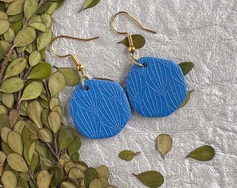 Maggie Dangles blue. Handmade polymer clay earrings. Modern organic shape. Statement earrings. Embossed texture. Stylish earrings.