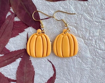 Pumpkin Dangles orange. Handmade polymer clay earrings. Pumpkin earrings for autumn. Cute fall earrings. Lightweight and beautiful earrings.