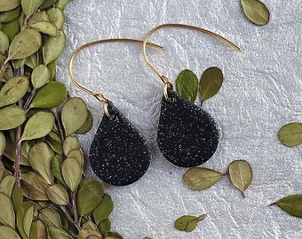 Emma Dangles black. Handmade polymer clay earrings. Simple teardrop shape. Stylish earrings for any season. Classy earrings.