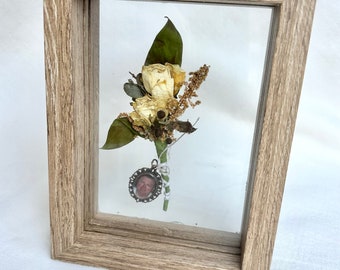 Boutonnière Shadow Frame