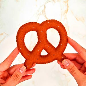 Felt Pretzel Sewing Pattern PDF: Easy Beginner Pretend Play Food